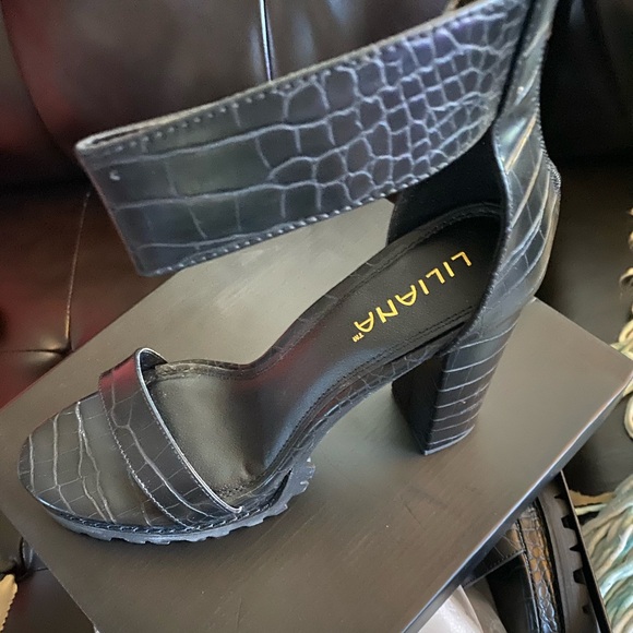 Liliana Strapped Platform Sandal (New in Original Shoe Box and Packaging) - Picture 4 of 4